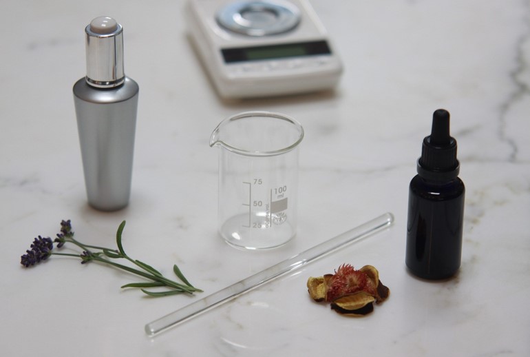 How To Choose The Right Dropper Bottles For Your Facial Serum?